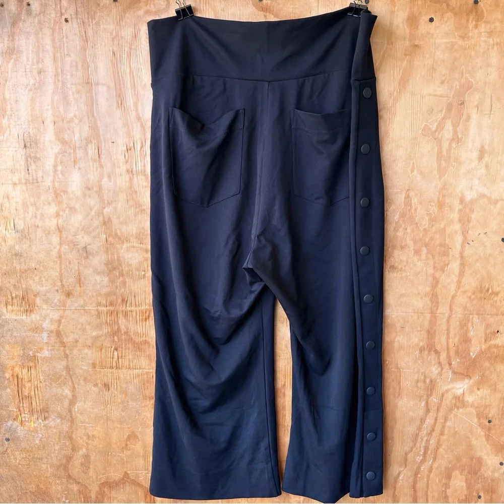 CAbi Black Cropped Wide-Leg Snap-Trim Pants - Picture 3 of 8